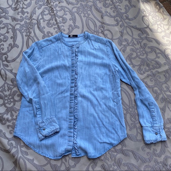 Ruffle Trim Chambray Shirt
KUT FROM THE KLOTH - Picture 4 of 8